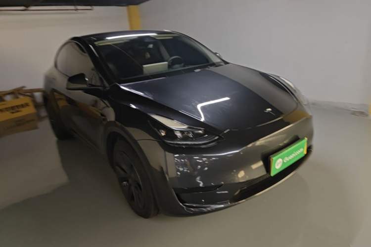 Used Tesla Model Y 2024 Rear-Wheel-Drive Version Front Right 45 Deg
