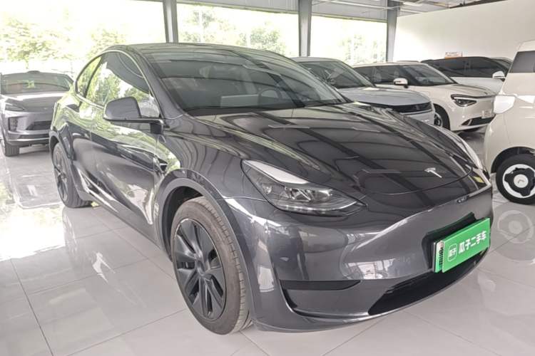 Used Tesla Model Y 2024 Rear-Wheel-Drive Version Front Right 45 Deg