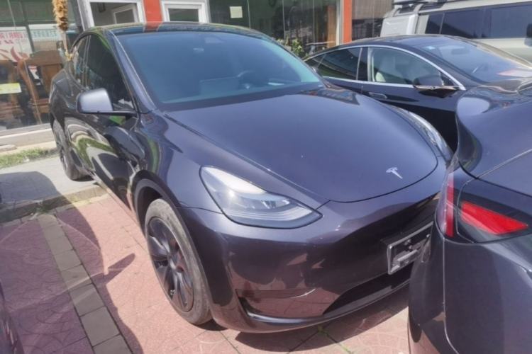 Used Tesla Model Y 2024 Rear-Wheel-Drive Version Front Right 45 Deg