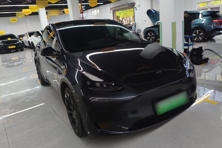 Used Tesla Model Y 2024 Rear-Wheel-Drive Version Front Right 45 Deg
