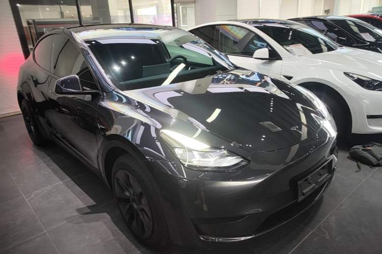 Used Tesla Model Y 2024 Rear-Wheel-Drive Version Front Right 45 Deg