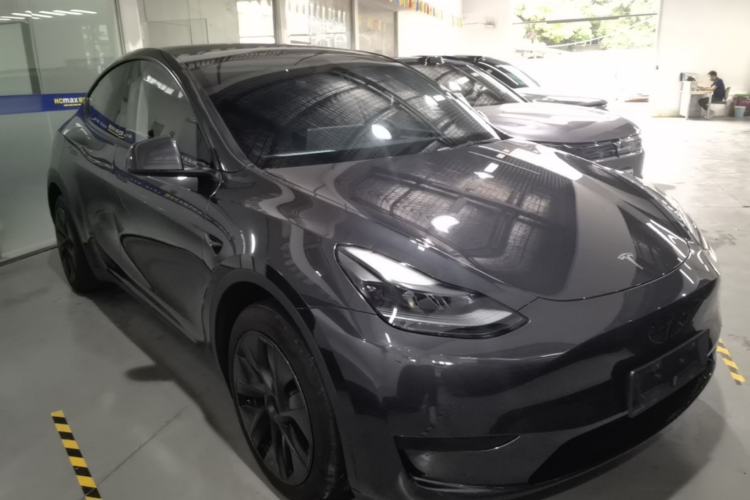 Used Tesla Model Y 2024 Rear-Wheel-Drive Version Front Right 45 Deg