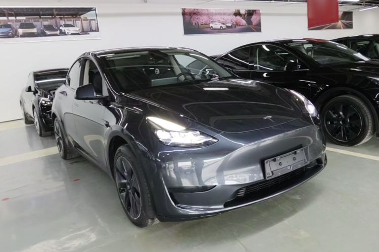 Used Tesla Model Y 2024 Rear-Wheel-Drive Version Front Right 45 Deg
