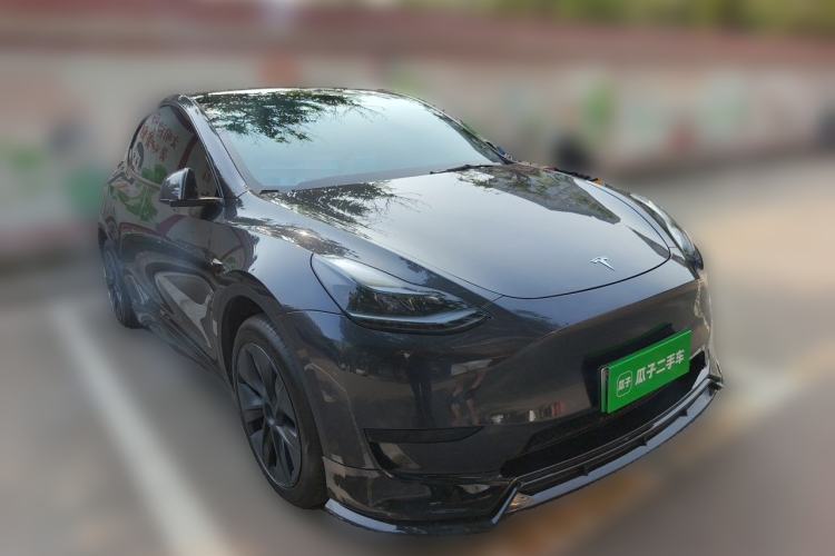 Used Tesla Model Y 2024 Rear-Wheel-Drive Version Front Right 45 Deg