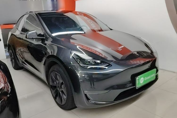 Used Tesla Model Y 2024 Long-Range All-Wheel-Drive Version Front Right 45 Deg