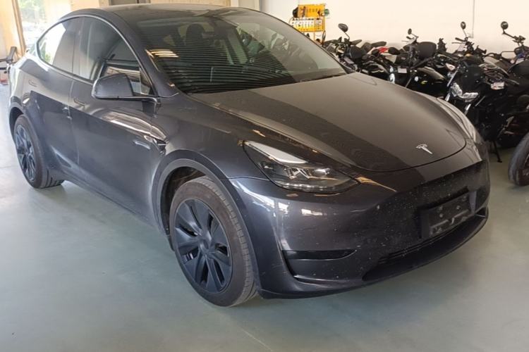 Used Tesla Model Y 2024 Rear-Wheel-Drive Version Front Right 45 Deg
