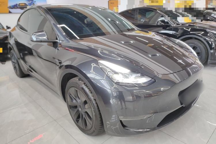 Used Tesla Model Y 2024 Long-Range All-Wheel-Drive Version Front Right 45 Deg