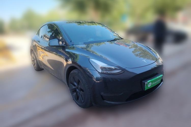 Used Tesla Model Y 2024 Long-Range All-Wheel-Drive Version Front Right 45 Deg