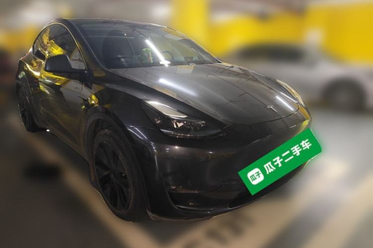Used Tesla Model Y 2024 Long-Range All-Wheel-Drive Version Front Right 45 Deg