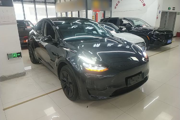 Used Tesla Model Y 2024 Rear-Wheel-Drive Version Front Right 45 Deg