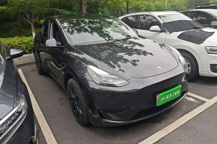 Used Tesla Model Y 2024 Rear-Wheel-Drive Version Front Right 45 Deg