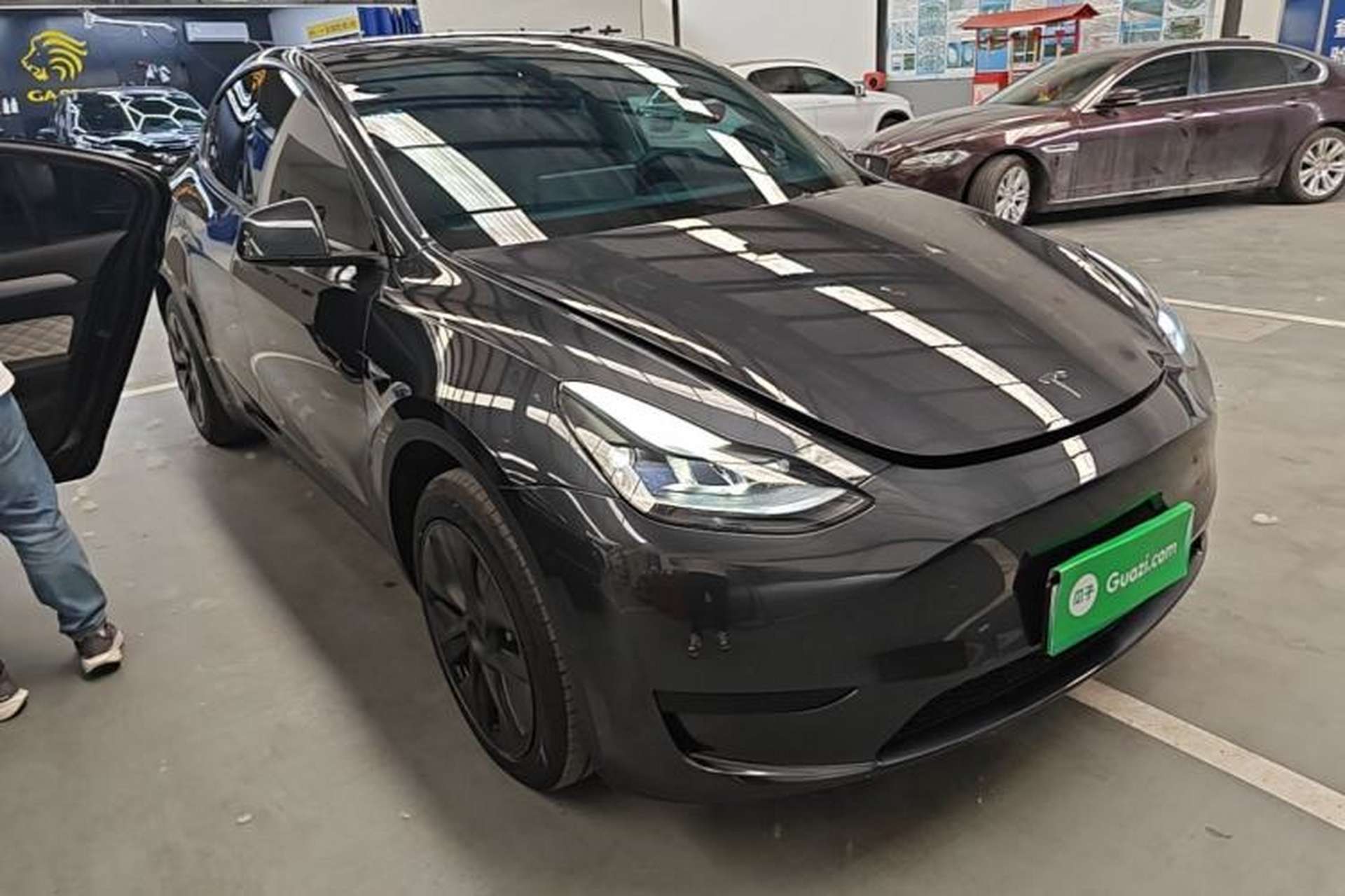 Used Tesla Model Y 2024 Rear-Wheel-Drive Version Front Right 45 Deg
