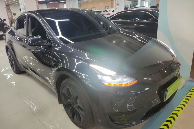 Used Tesla Model Y 2024 Rear-Wheel-Drive Version Front Right 45 Deg
