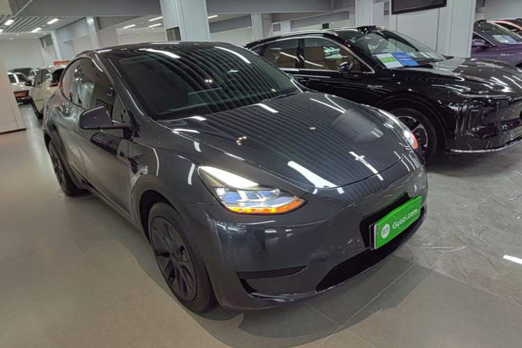 Used Tesla Model Y 2024 Rear-Wheel-Drive Version Front Right 45 Deg