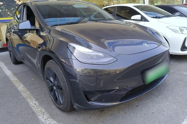 Used Tesla Model Y 2024 Rear-Wheel-Drive Version Front Right 45 Deg