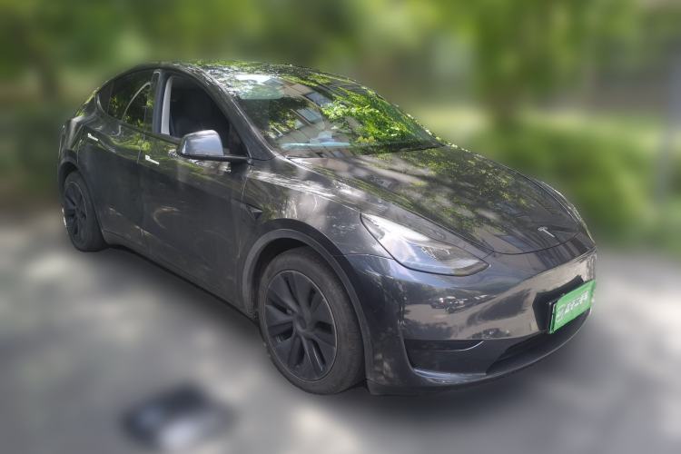 Used Tesla Model Y 2024 Rear-Wheel-Drive Version Front Right 45 Deg