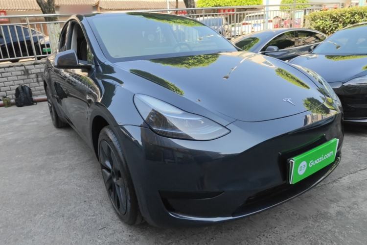 Used Tesla Model Y 2024 Rear-Wheel-Drive Version Front Right 45 Deg