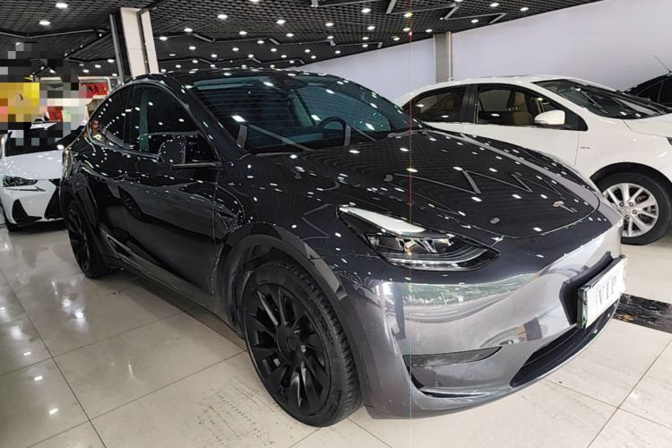 Used Tesla Model Y 2024 Rear-Wheel-Drive Version Front Right 45 Deg