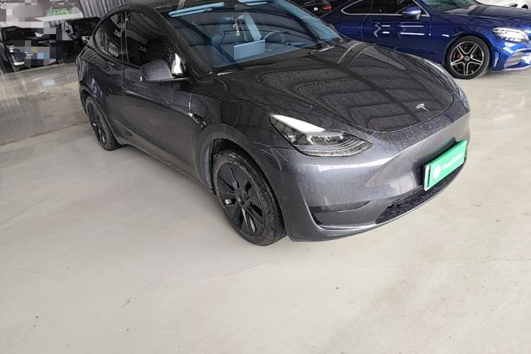 Used Tesla Model Y 2024 Rear-Wheel-Drive Version Front Right 45 Deg