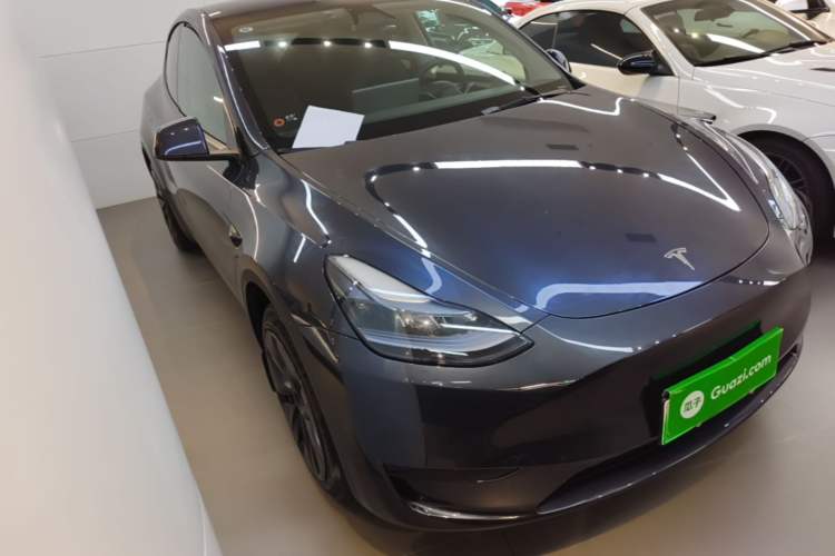 Used Tesla Model Y 2024 Rear-Wheel-Drive Version Front Right 45 Deg