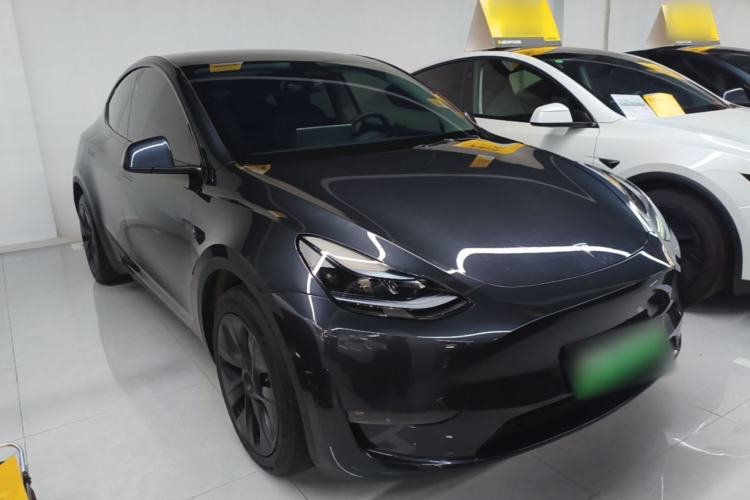 Used Tesla Model Y 2024 Long-Range All-Wheel-Drive Version Front Right 45 Deg