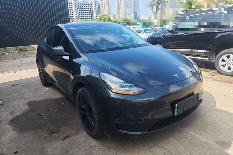 Used Tesla Model Y 2024 Long-Range All-Wheel-Drive Version Front Right 45 Deg