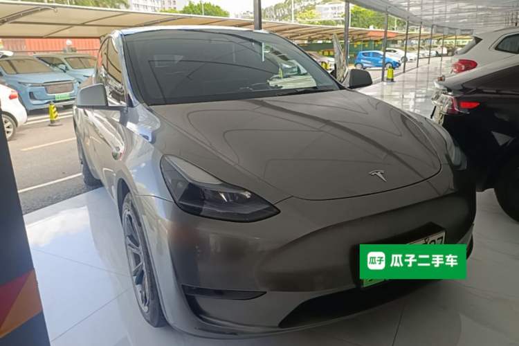 Used Tesla Model Y 2024 Long-Range All-Wheel-Drive Version Front Right 45 Deg