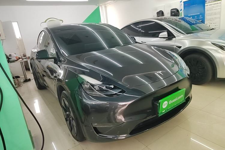 Used Tesla Model Y 2024 Long-Range All-Wheel-Drive Version Front Right 45 Deg