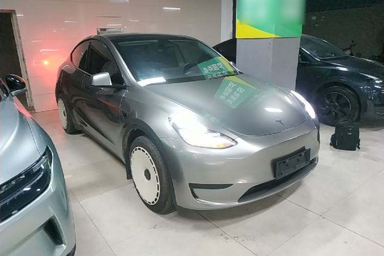 Used Tesla Model Y 2024 Rear-Wheel-Drive Version Front Right 45 Deg