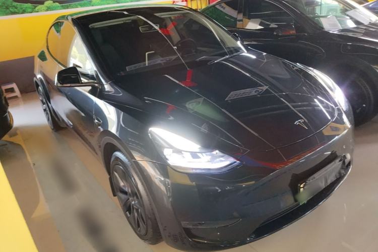 Used Tesla Model Y 2024 Long-Range All-Wheel-Drive Version Front Right 45 Deg