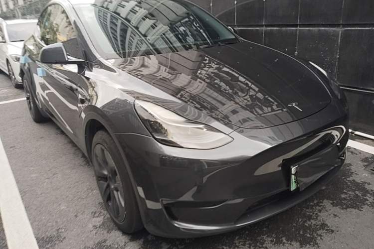 Used Tesla Model Y 2024 Rear-Wheel-Drive Version Front Right 45 Deg
