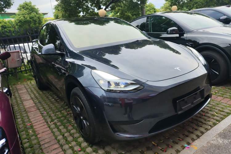 Used Tesla Model Y 2024 Rear-Wheel-Drive Version Front Right 45 Deg