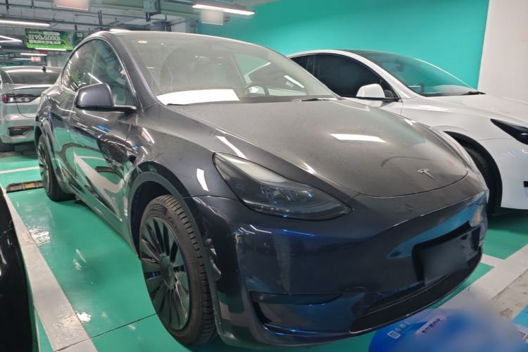 Used Tesla Model Y 2024 Rear-Wheel-Drive Version Front Right 45 Deg