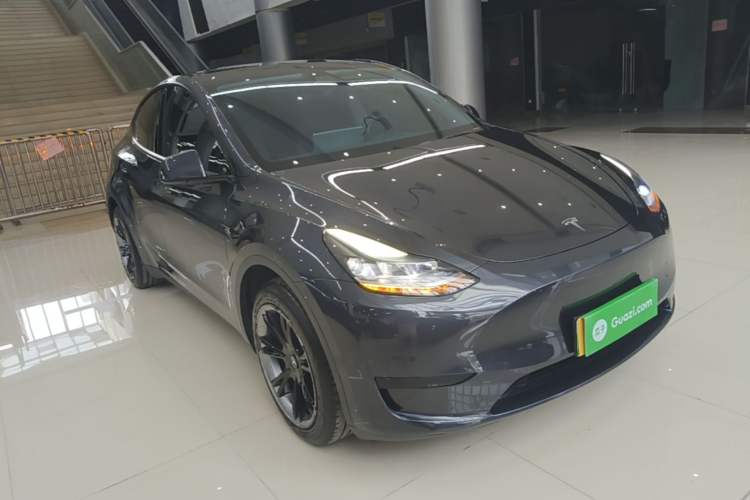 Used Tesla Model Y 2024 Rear-Wheel-Drive Version Front Right 45 Deg