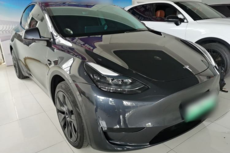 Used Tesla Model Y 2024 Rear-Wheel-Drive Version Front Right 45 Deg