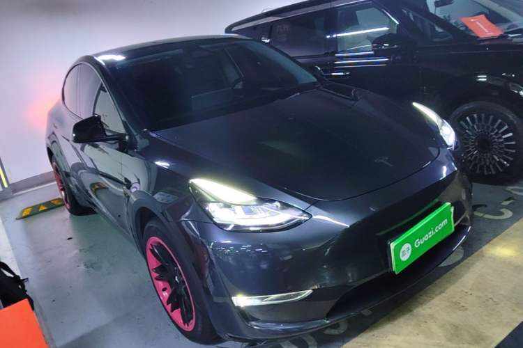 Used Tesla Model Y 2024 Long-Range All-Wheel-Drive Version Front Right 45 Deg