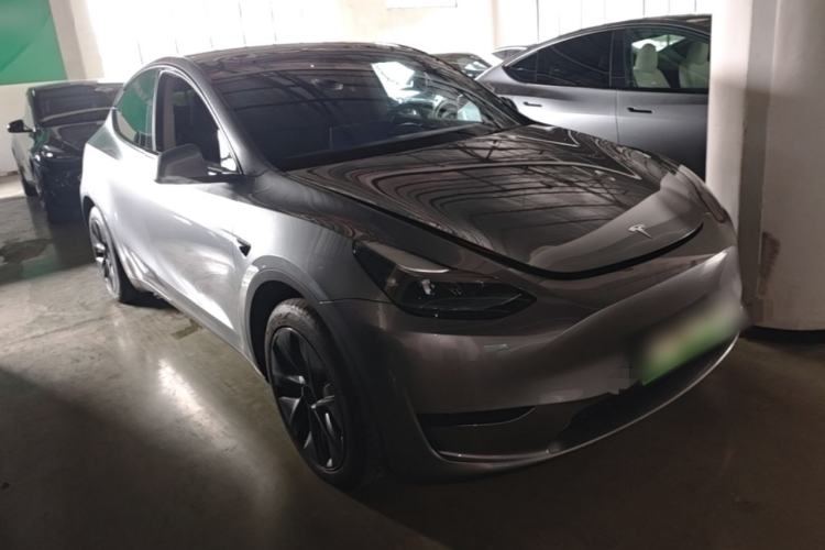 Used Tesla Model Y 2024 Rear-Wheel-Drive Version Front Right 45 Deg