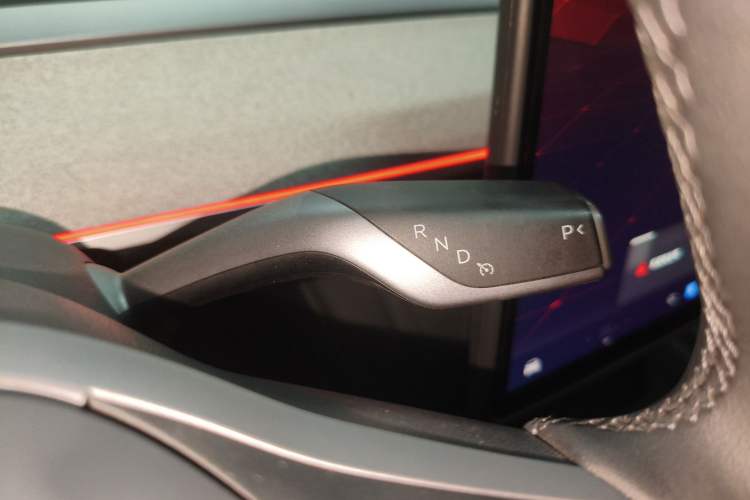 Used Tesla Model Y 2024 Long-Range All-Wheel-Drive Version Gear Lever