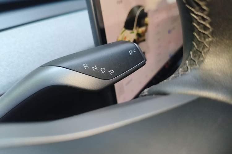 Used Tesla Model Y 2024 Long-Range All-Wheel-Drive Version Gear Lever
