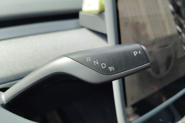 Used Tesla Model Y 2024 Long-Range All-Wheel-Drive Version Gear Lever