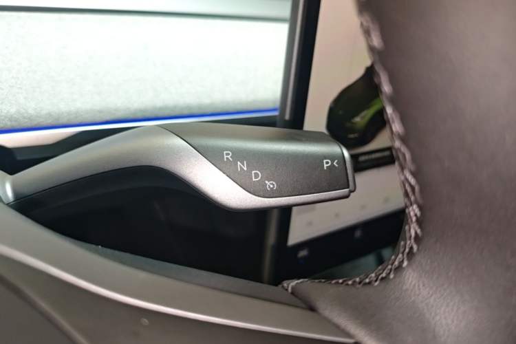 Used Tesla Model Y 2024 Long-Range All-Wheel-Drive Version Gear Lever