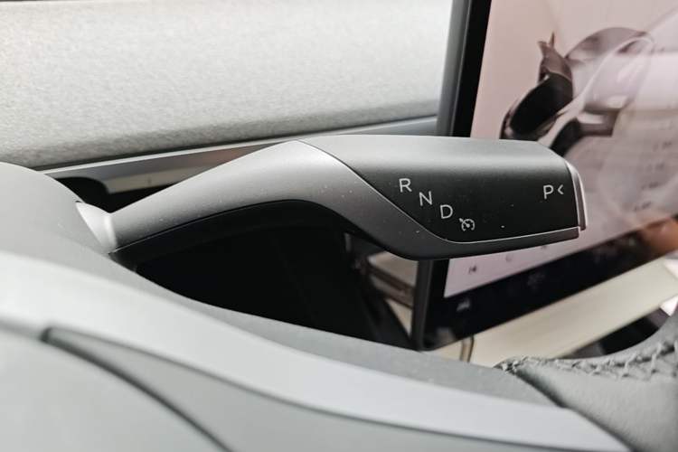 Used Tesla Model Y 2024 Long-Range All-Wheel-Drive Version Gear Lever