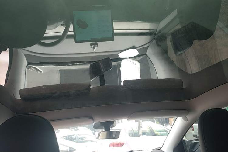 Used Tesla Model Y 2024 Rear-Wheel-Drive Version Headliner