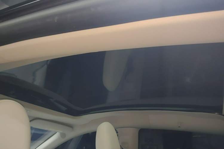 Used Tesla Model Y 2024 Rear-Wheel-Drive Version Headliner