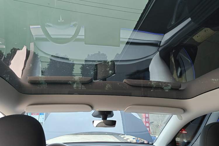 Used Tesla Model Y 2024 Rear-Wheel-Drive Version Headliner