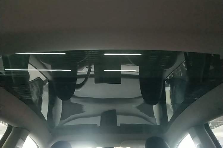 Used Tesla Model Y 2024 Rear-Wheel-Drive Version Headliner