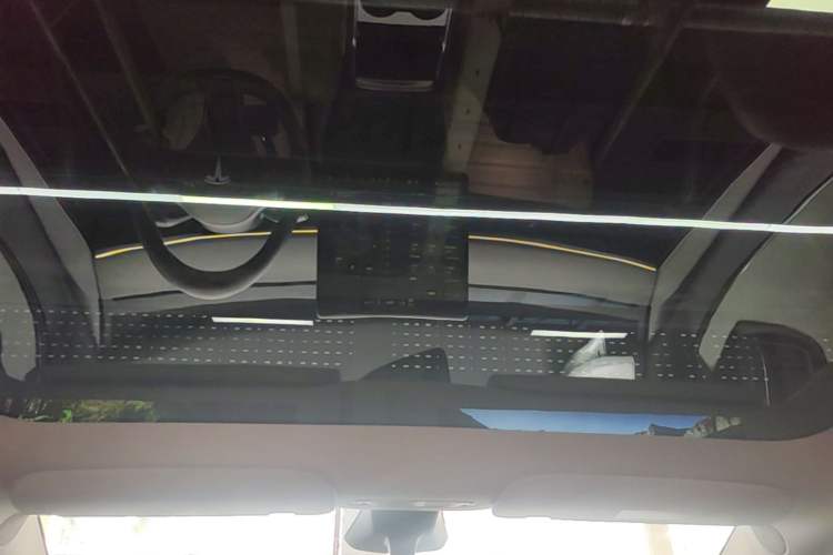 Used Tesla Model Y 2024 Rear-Wheel-Drive Version Headliner
