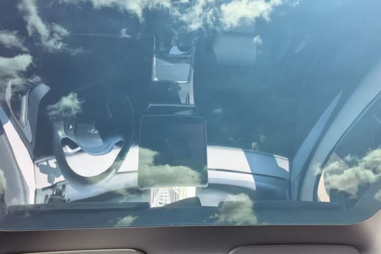 Used Tesla Model Y 2024 Rear-Wheel-Drive Version Headliner