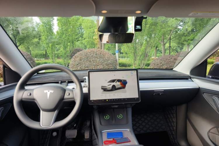Used Tesla Model Y 2024 Rear-Wheel-Drive Version Headliner