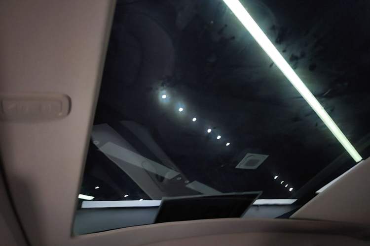 Used Tesla Model Y 2024 Rear-Wheel-Drive Version Headliner